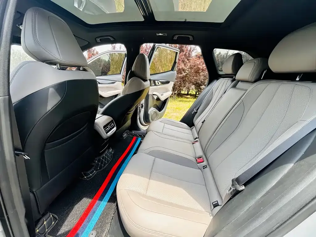 Geely Boyue L 2025 из CN, фото 2