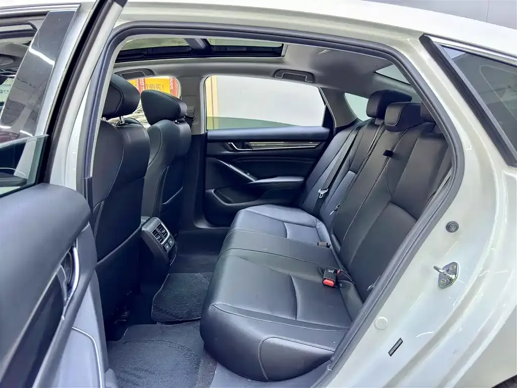 Honda Accord — фото 10