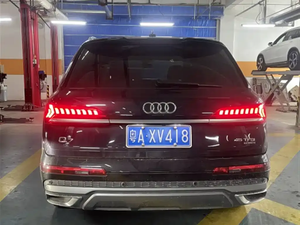 Audi Q7 2021 из CN, фото 5