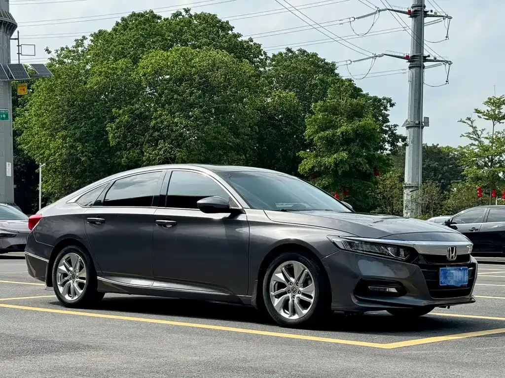 Honda Accord — фото 9