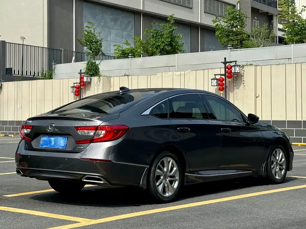 Honda Accord — фото 7