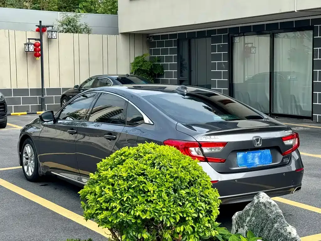 Honda Accord — фото 10