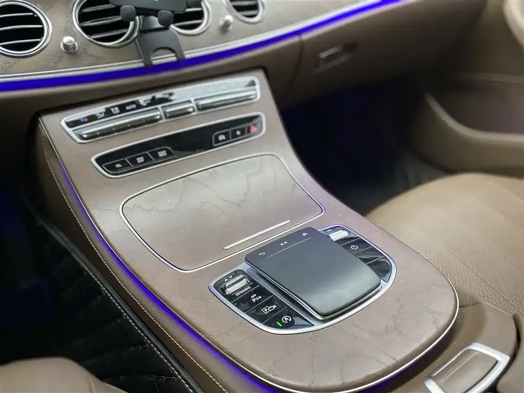Mercedes-Benz E-Class — фото 10