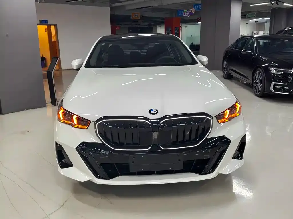 BMW 5 Series — фото 1