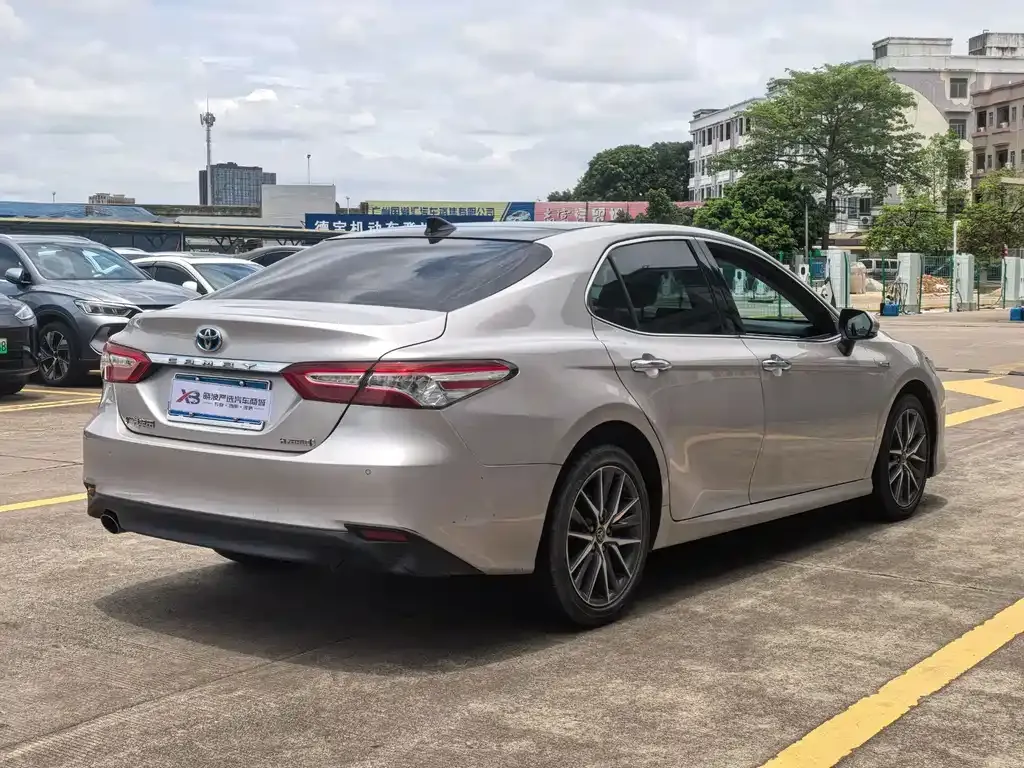 Toyota Camry — фото 5