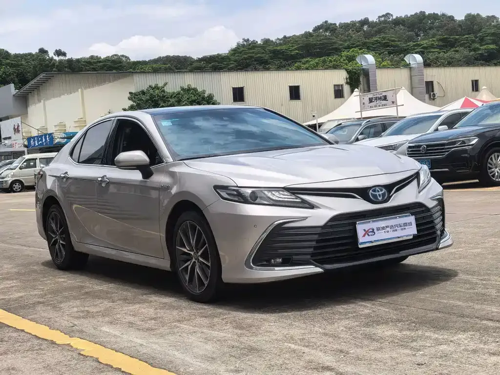 Toyota Camry — фото 7