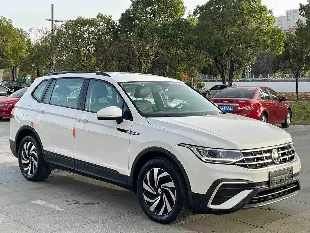 Volkswagen Tiguan L — фото 7