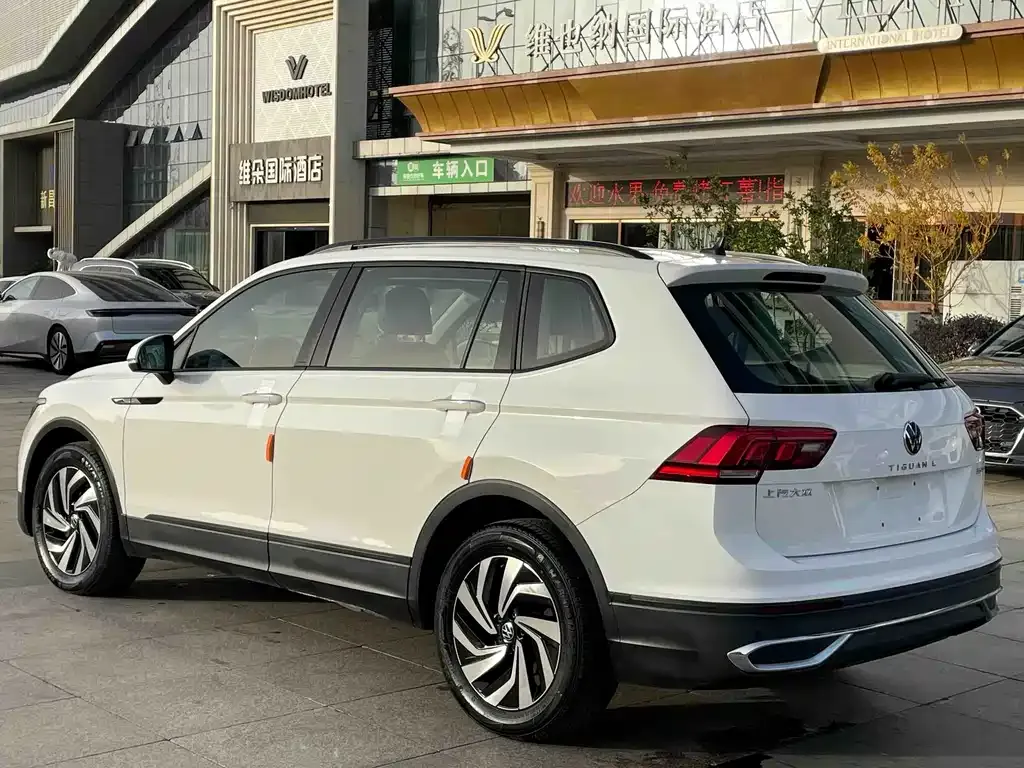 Volkswagen Tiguan L — фото 3