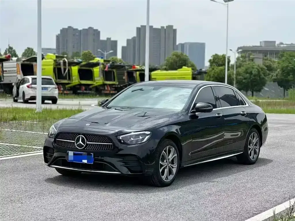 Mercedes-Benz E-Class — фото 2
