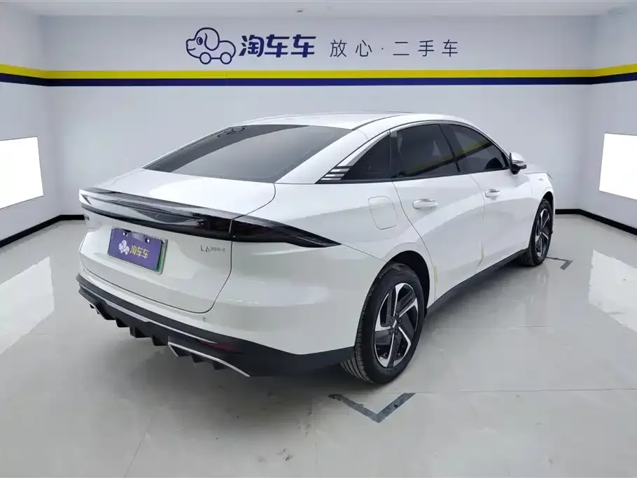 Geely Galaxy L6 — фото 4