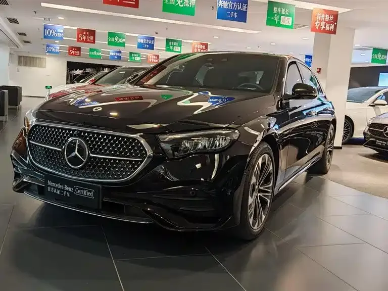 Mercedes-Benz E-Class — фото 1