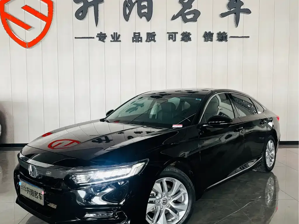 Honda Accord — фото 1