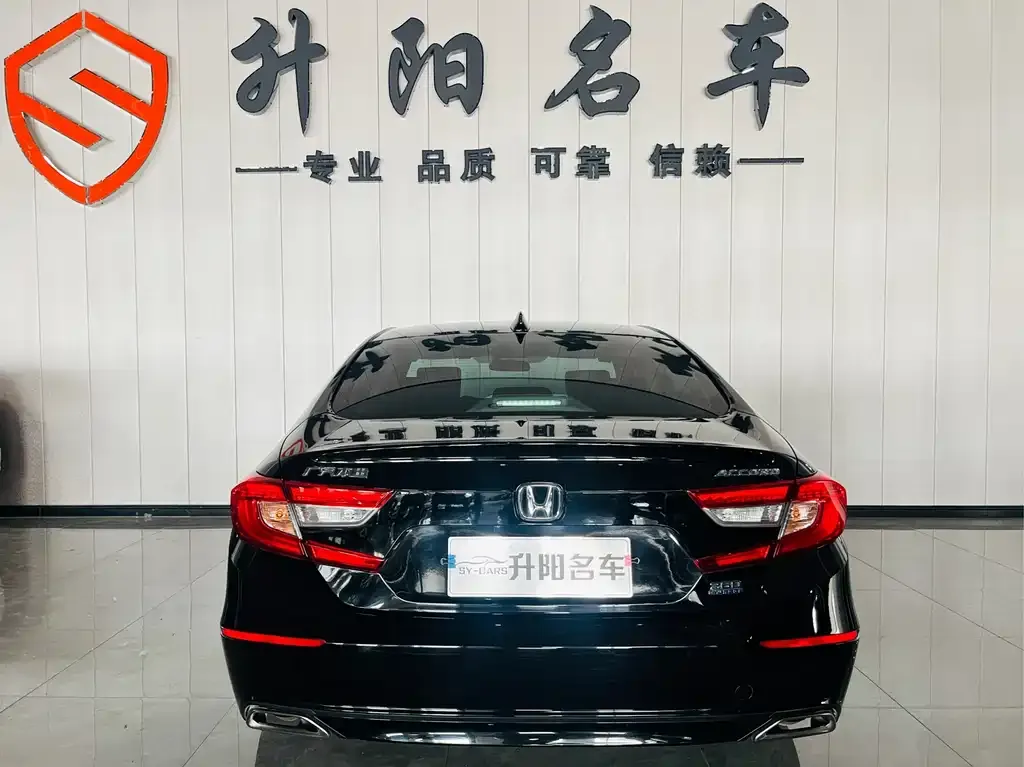 Honda Accord — фото 8