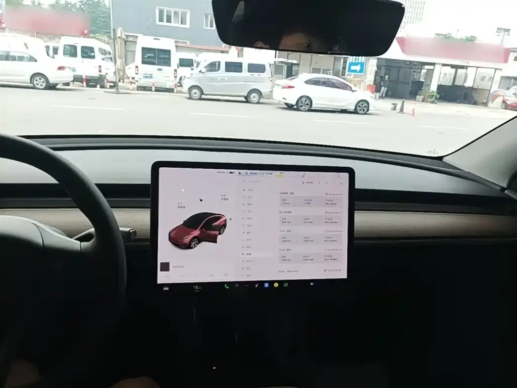 Tesla Model Y — фото 3