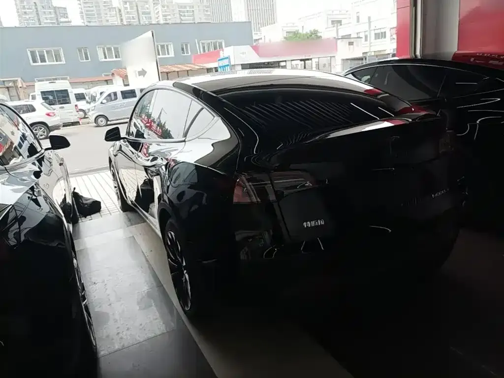 Tesla Model Y — фото 6