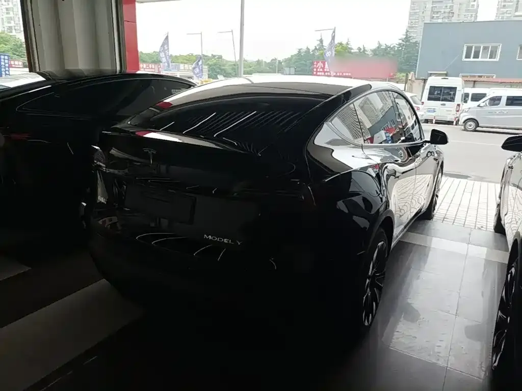 Tesla Model Y — фото 7