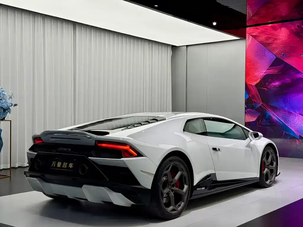 Lamborghini Huracan — фото 10
