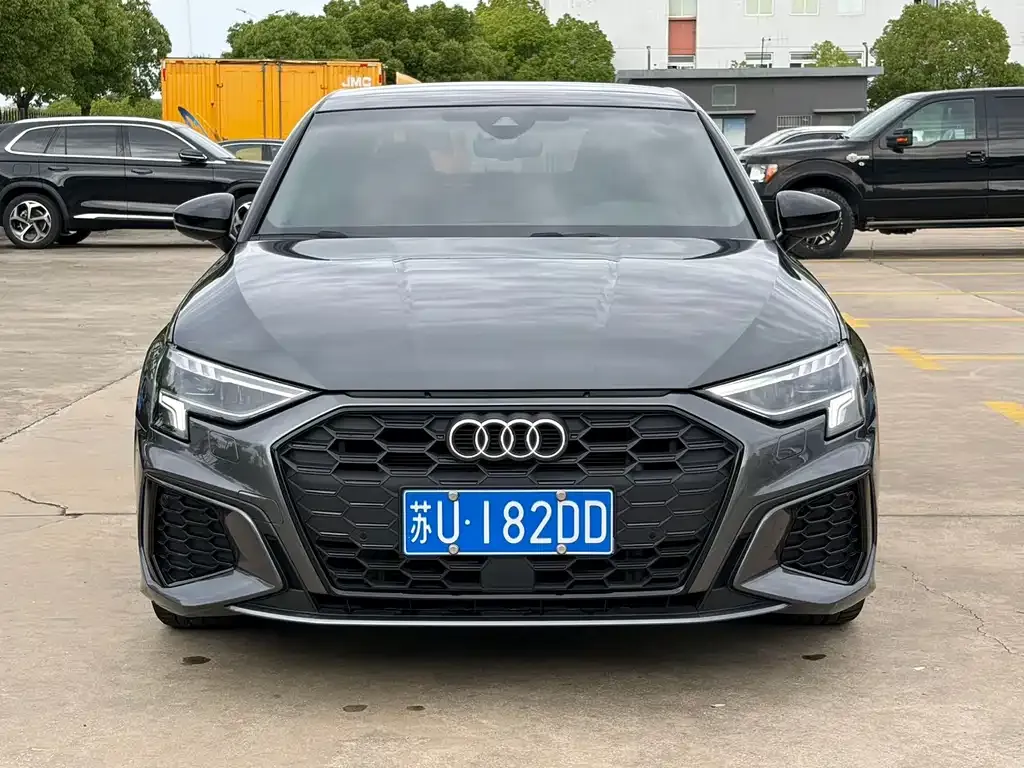 Audi A3 — фото 1