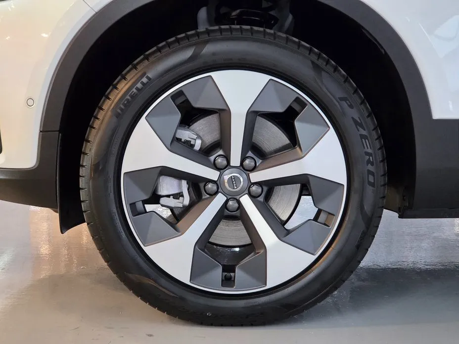 Volvo XC40 2026 из KR, фото 8