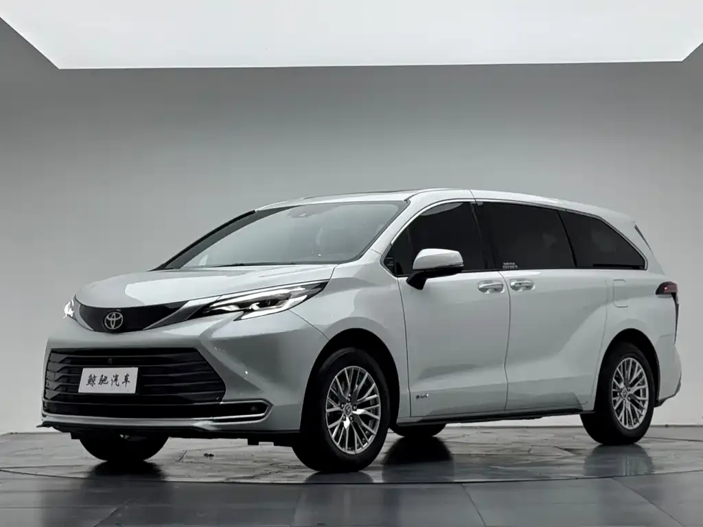Toyota Sienna — фото 1