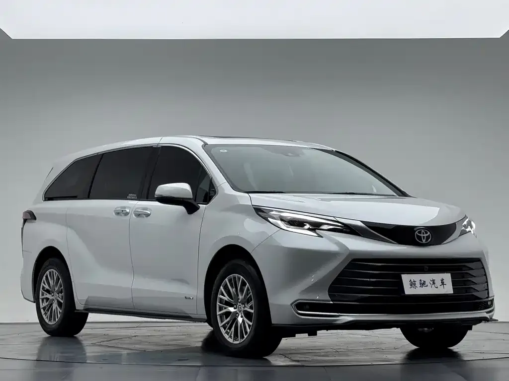 Toyota Sienna — фото 5