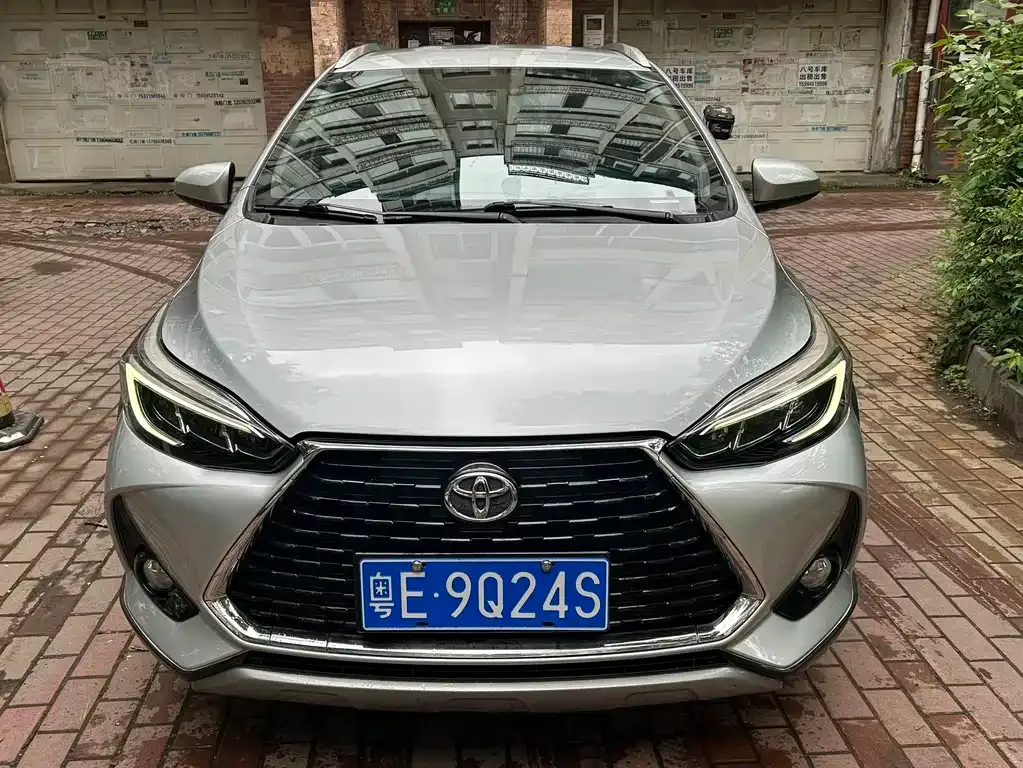 Toyota Yaris L — фото 3