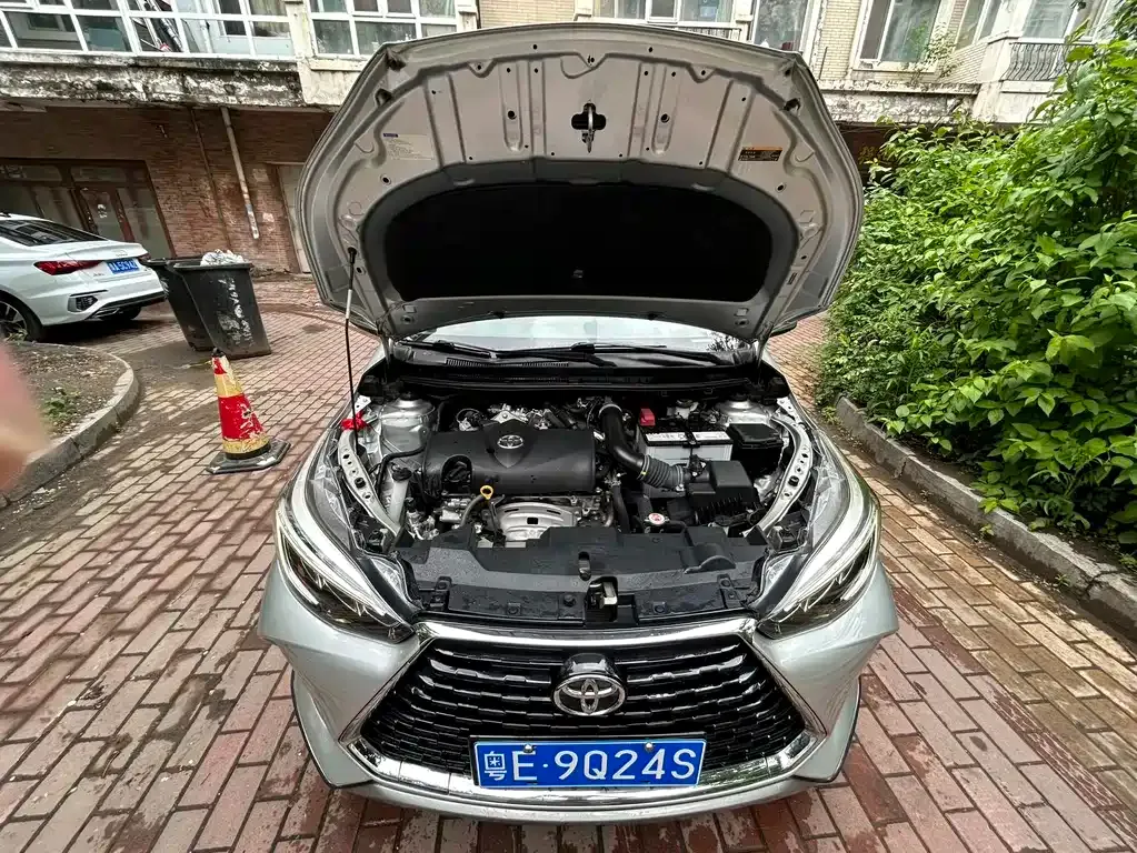 Toyota Yaris L — фото 10