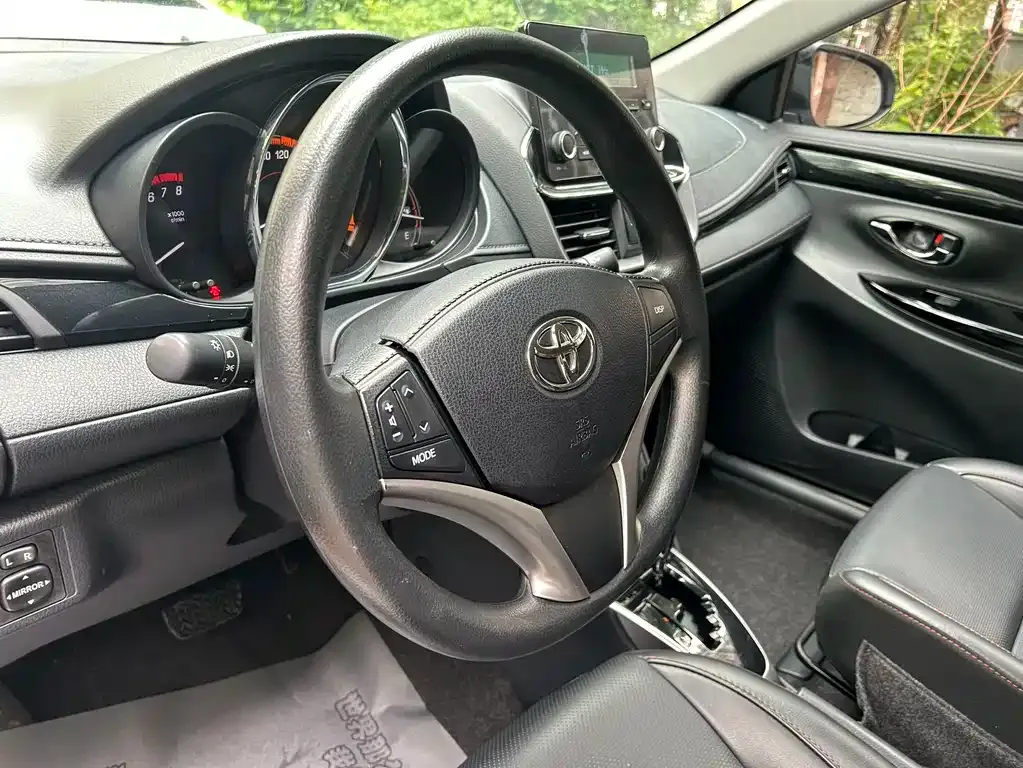 Toyota Yaris L — фото 6