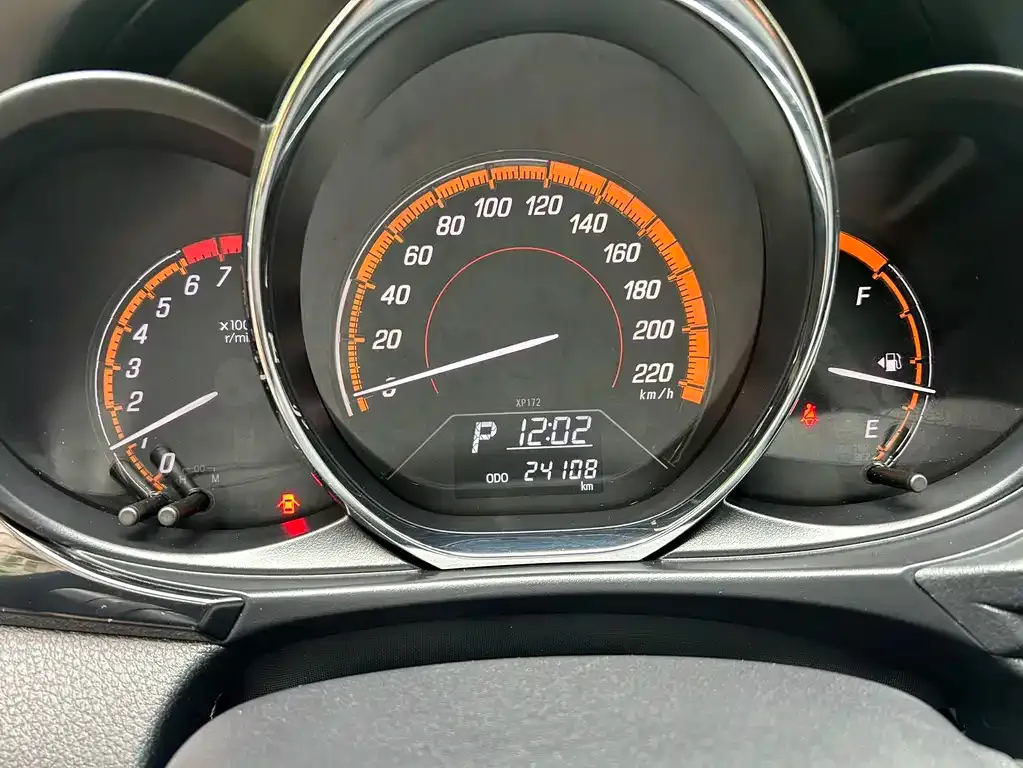 Toyota Yaris L — фото 8