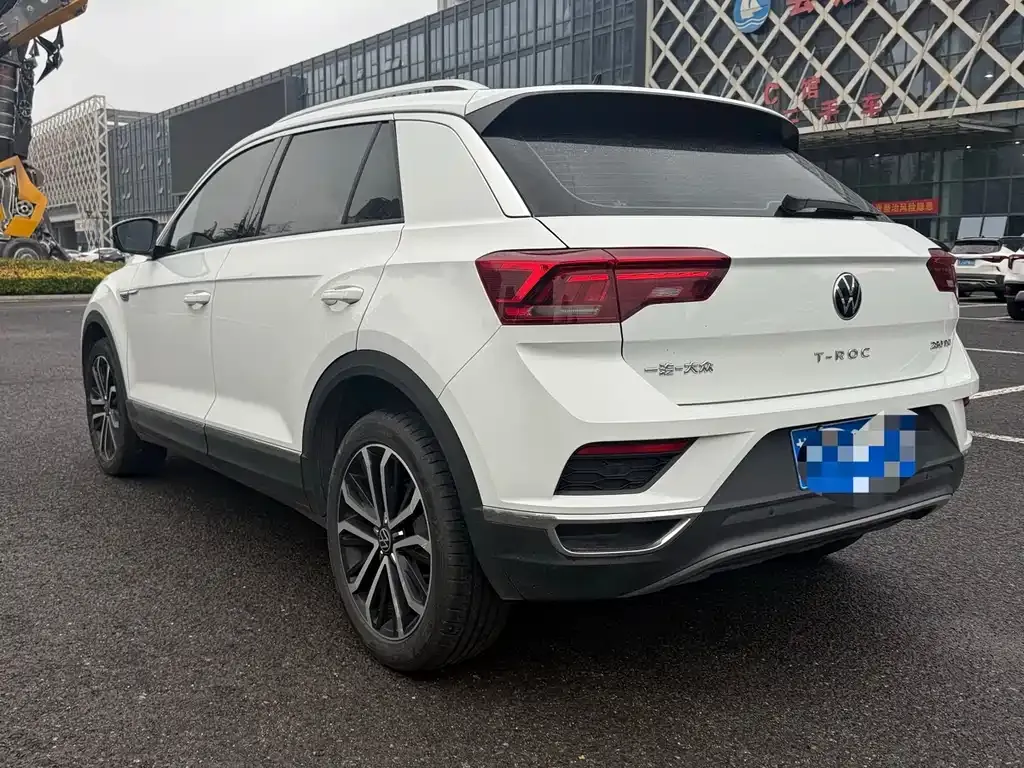 Volkswagen T-Roc — фото 9
