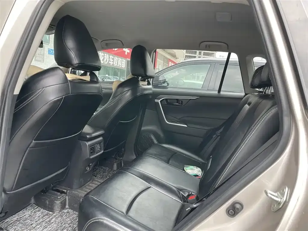 Toyota Wildlander 2023 из CN, фото 2
