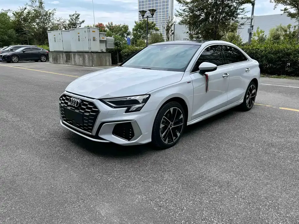 Audi A3 — фото 1