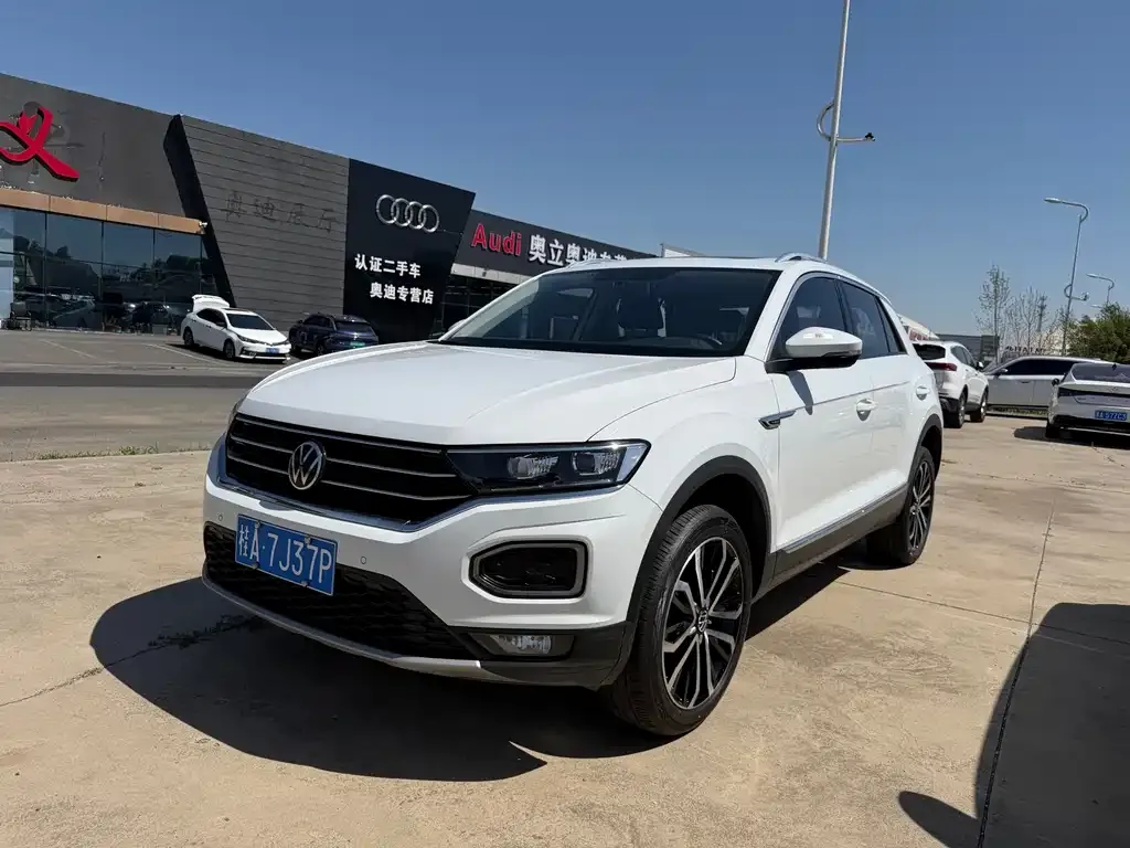 Volkswagen T-Roc — фото 1