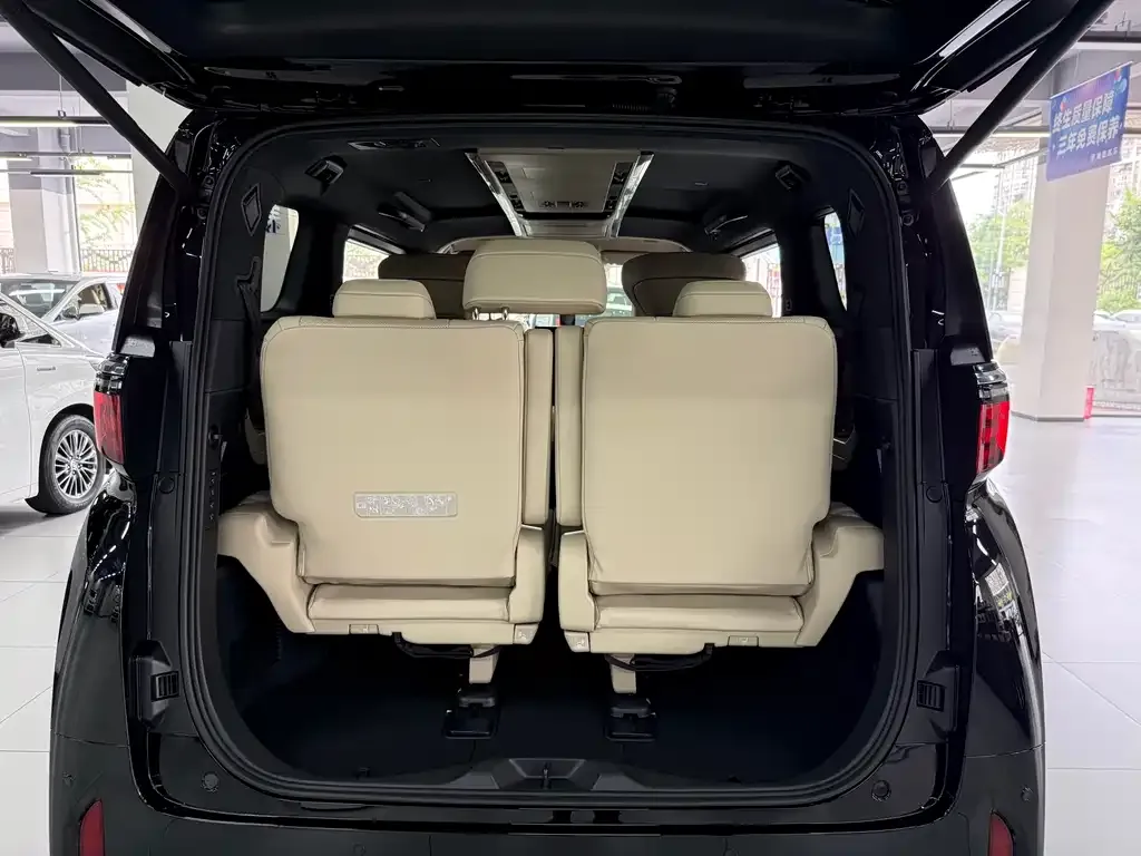 Toyota Alphard — фото 9