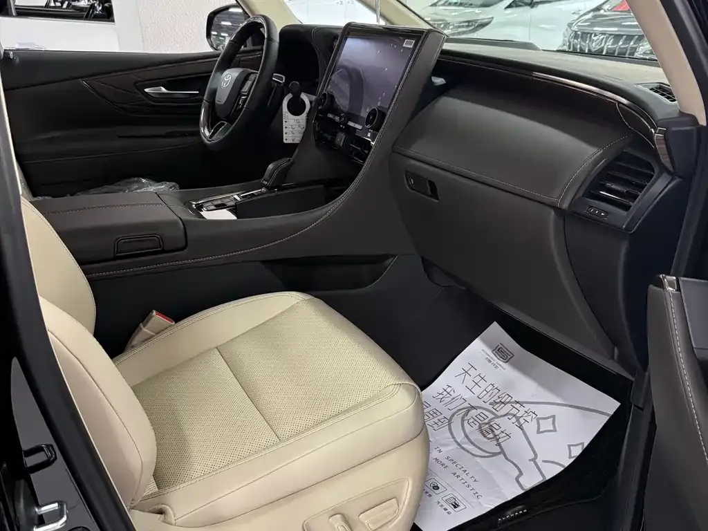 Toyota Alphard — фото 4