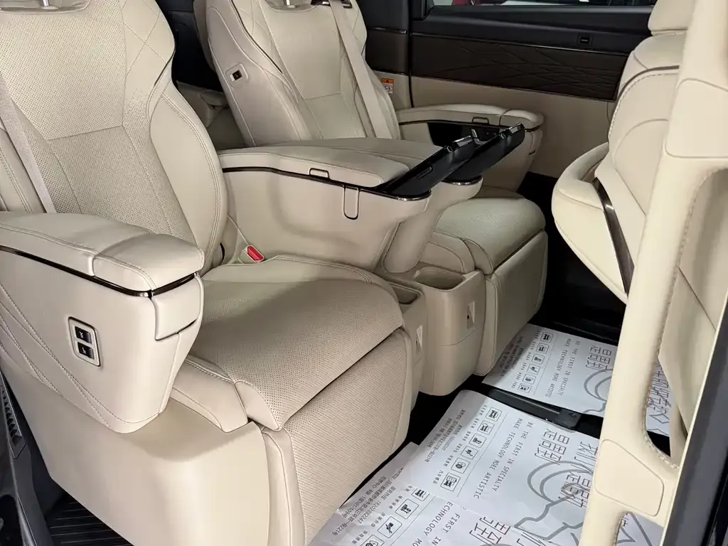 Toyota Alphard — фото 6