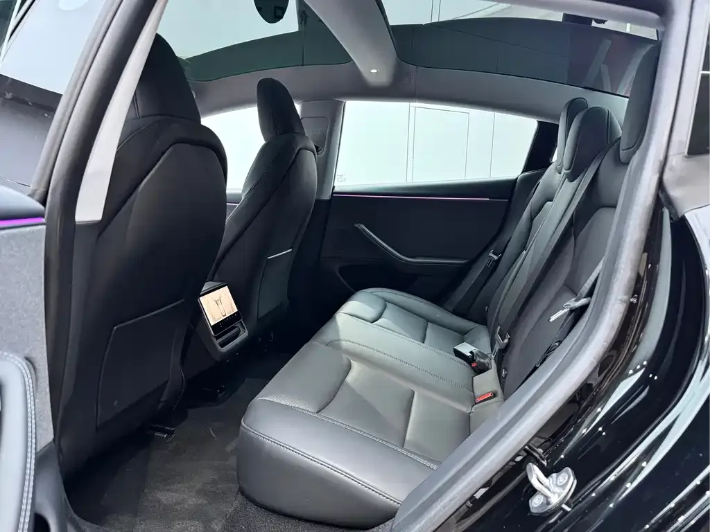Tesla Model 3 — фото 10