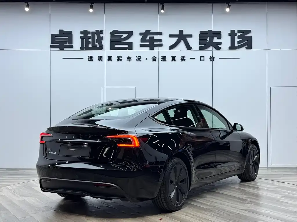 Tesla Model 3 — фото 9