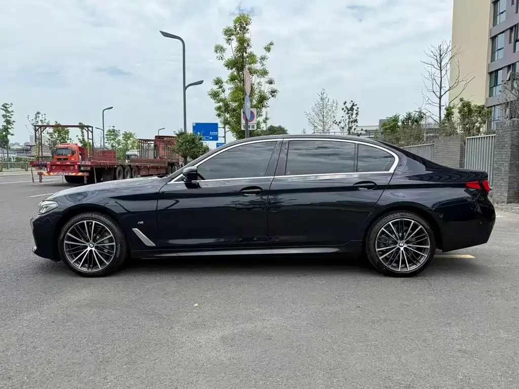 BMW 5 Series — фото 2