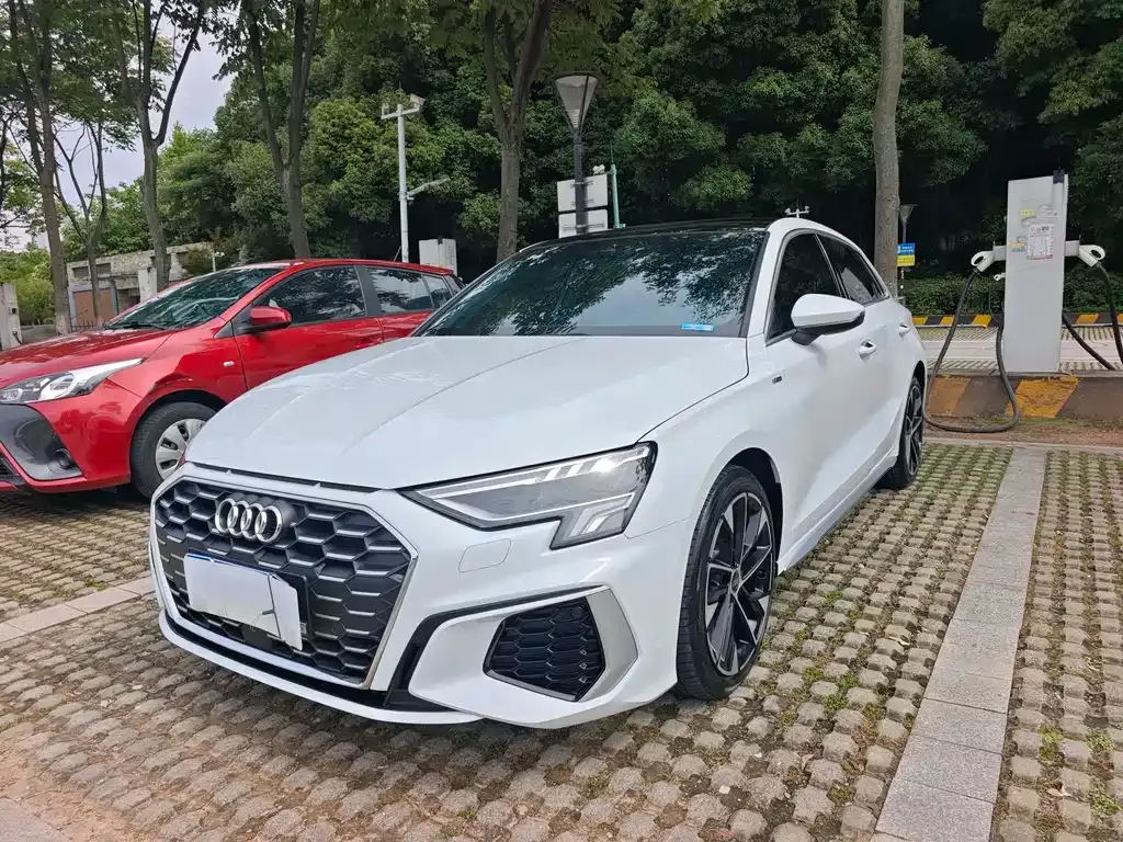 Audi A3 — фото 1