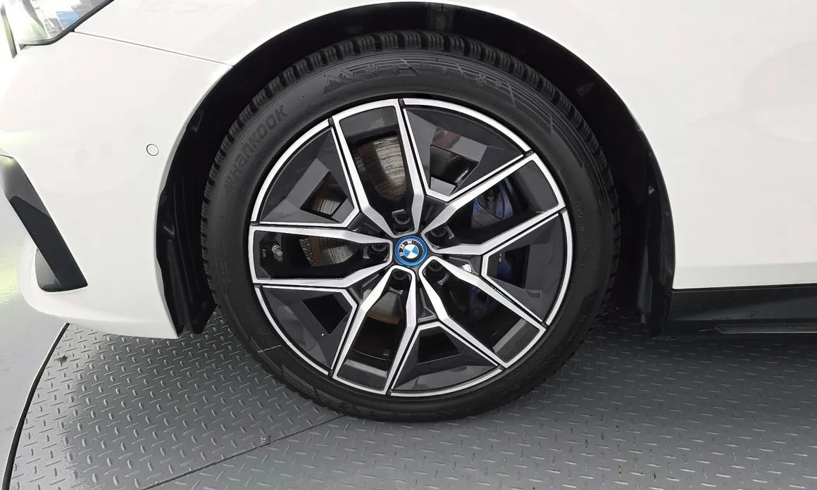 BMW i5 — фото 9