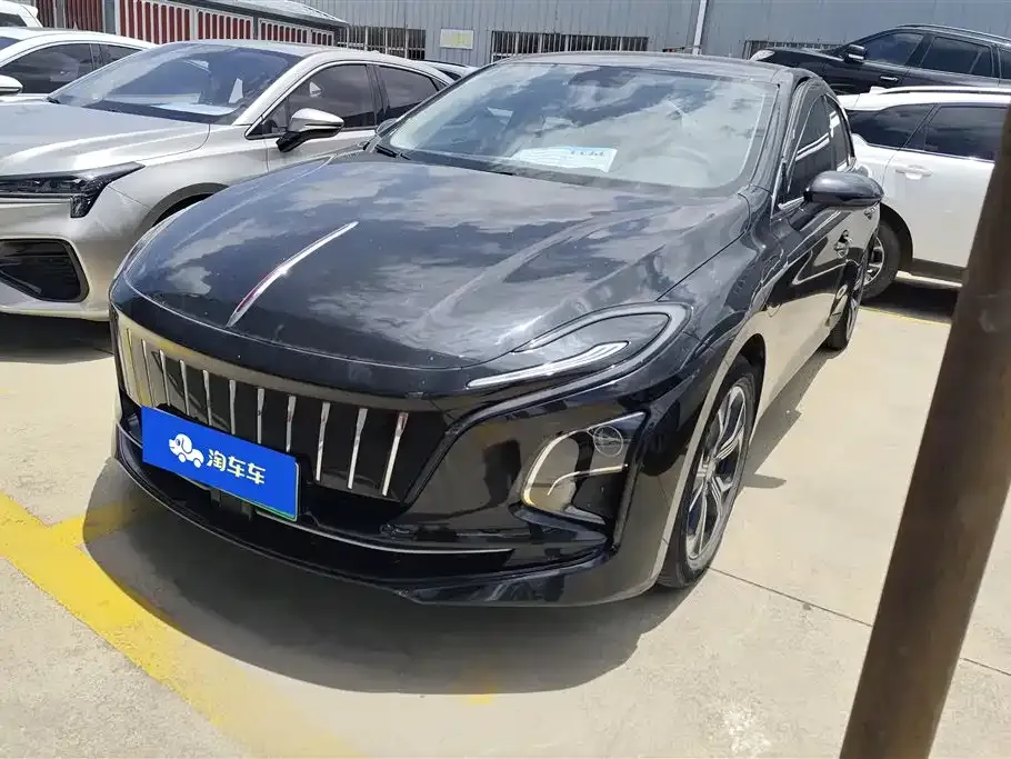 Hongqi E-QM5