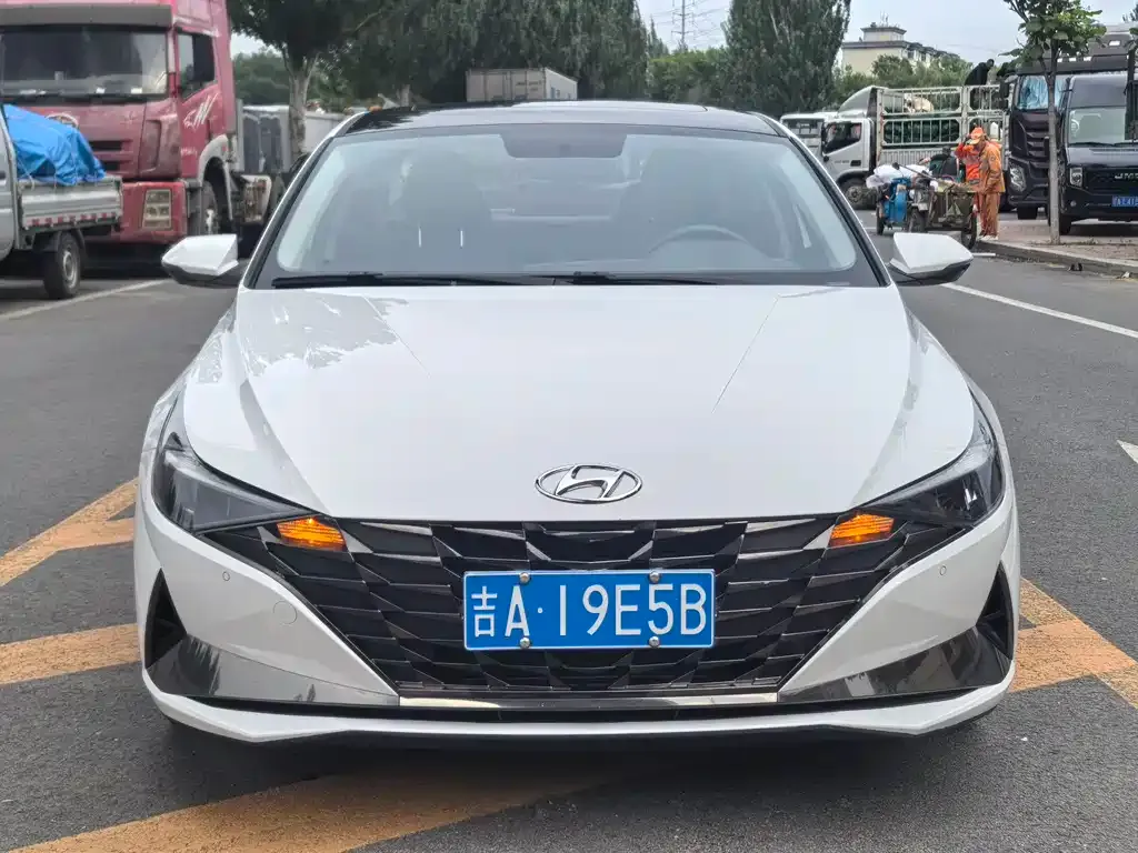 Hyundai Elantra — фото 3