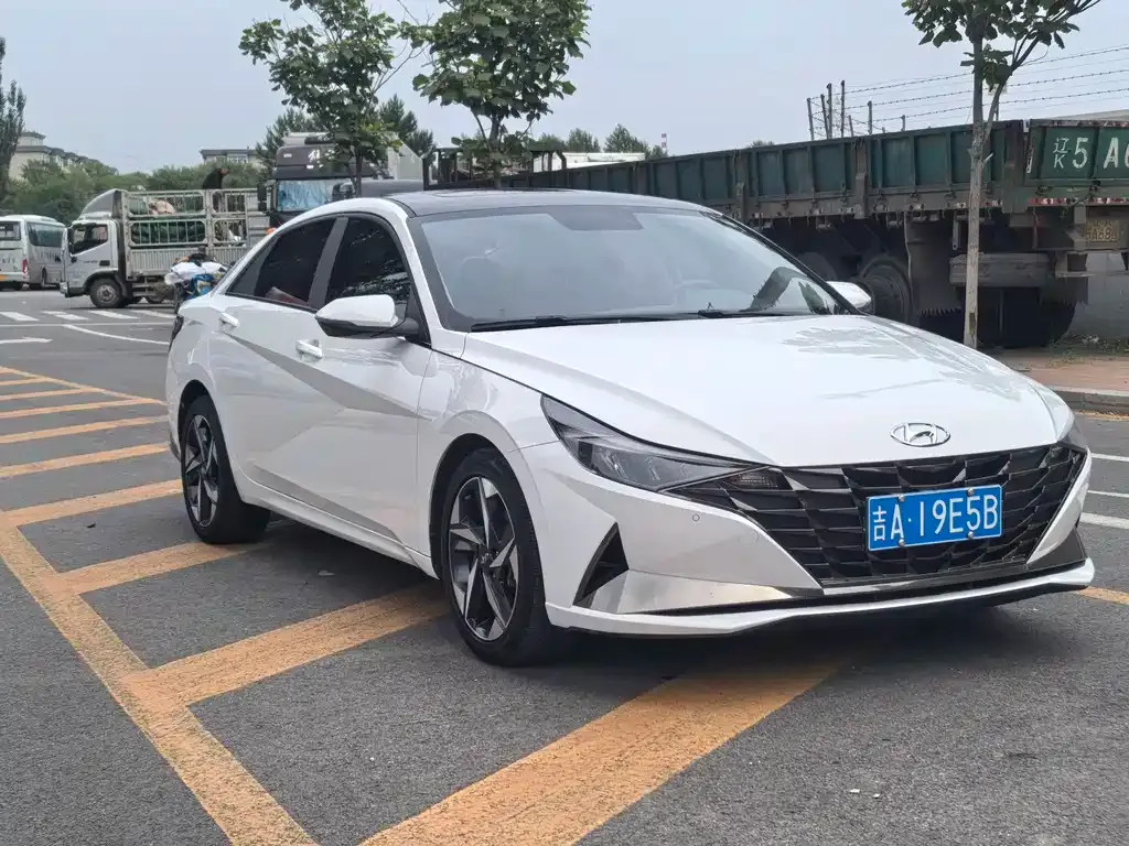 Hyundai Elantra — фото 5