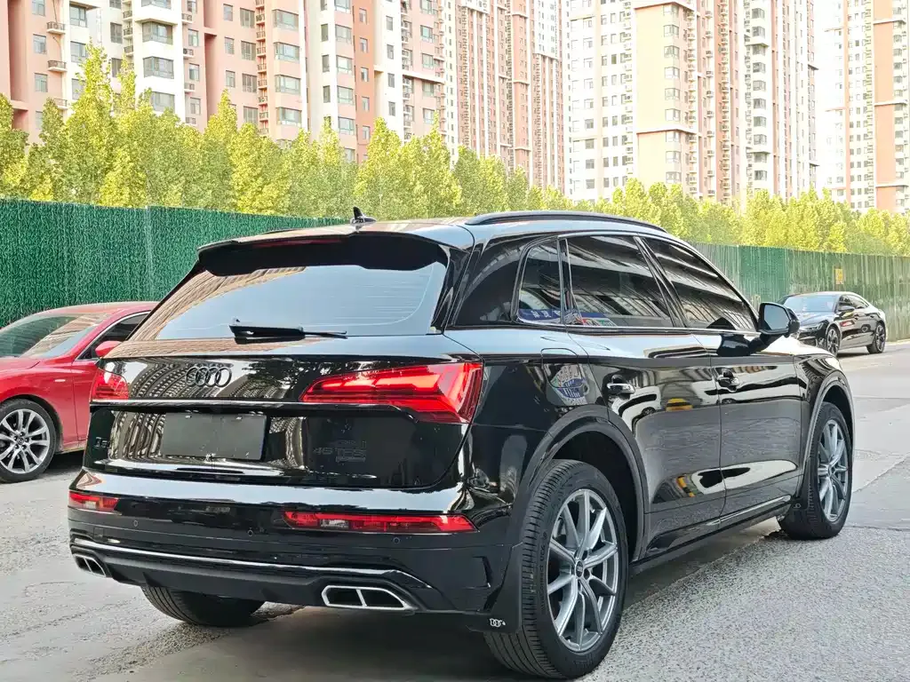 Audi Q5L — фото 10