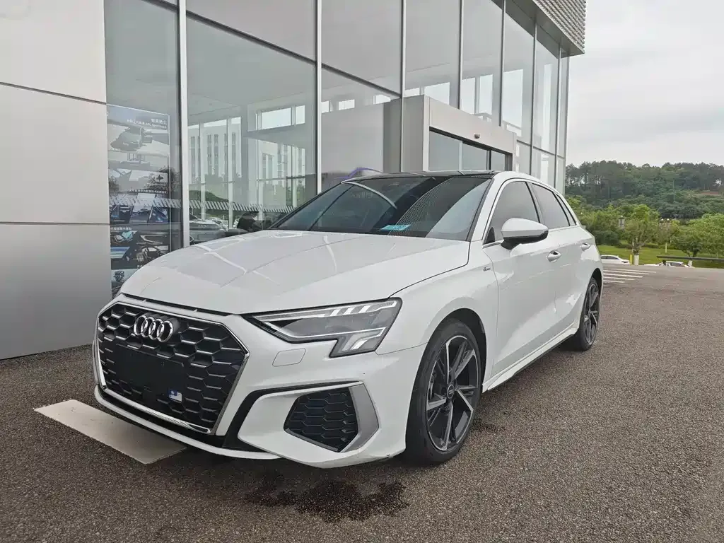 Audi A3 — фото 1
