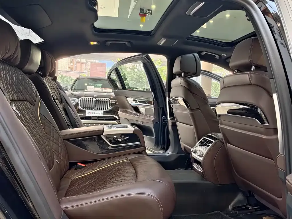 BMW 7 Series 2021 из CN, фото 7