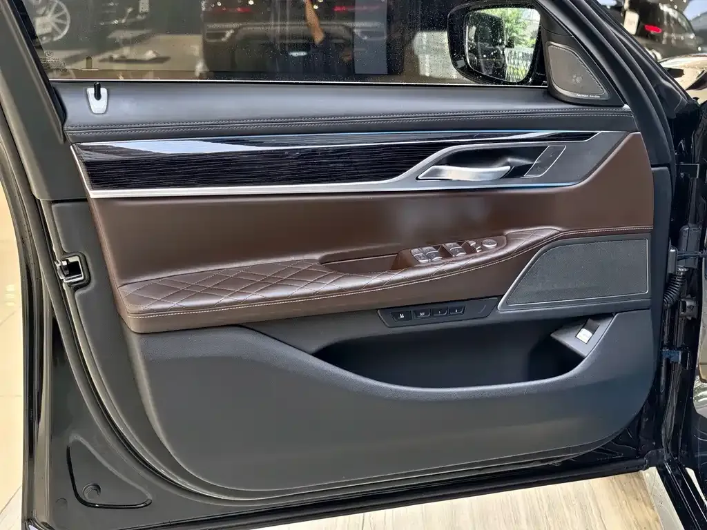 BMW 7 Series 2021 из CN, фото 3