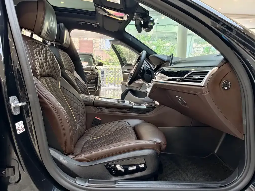 BMW 7 Series 2021 из CN, фото 8
