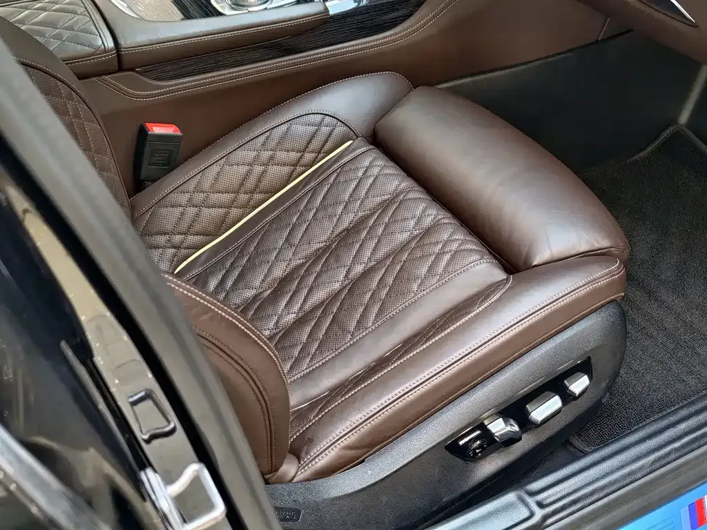 BMW 7 Series 2021 из CN, фото 9